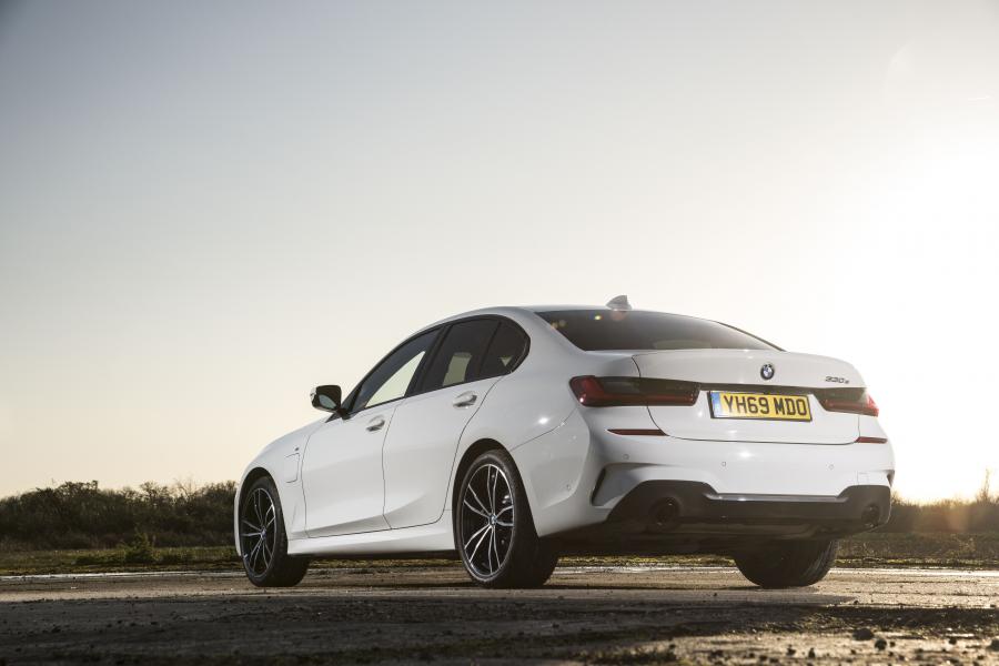  BMW 330e M Sport (G20) 2019 года  (UK) (фото 20 из 25)
